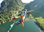 开云体育官方网站-英雄时刻，里昂的绝杀子弹与阿劳霍的钢铁长城，足球世界两种极致的胜利美学