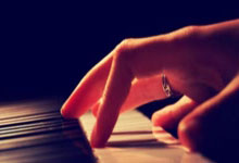 开云体育官方网站-英雄时刻，里昂的绝杀子弹与阿劳霍的钢铁长城，足球世界两种极致的胜利美学