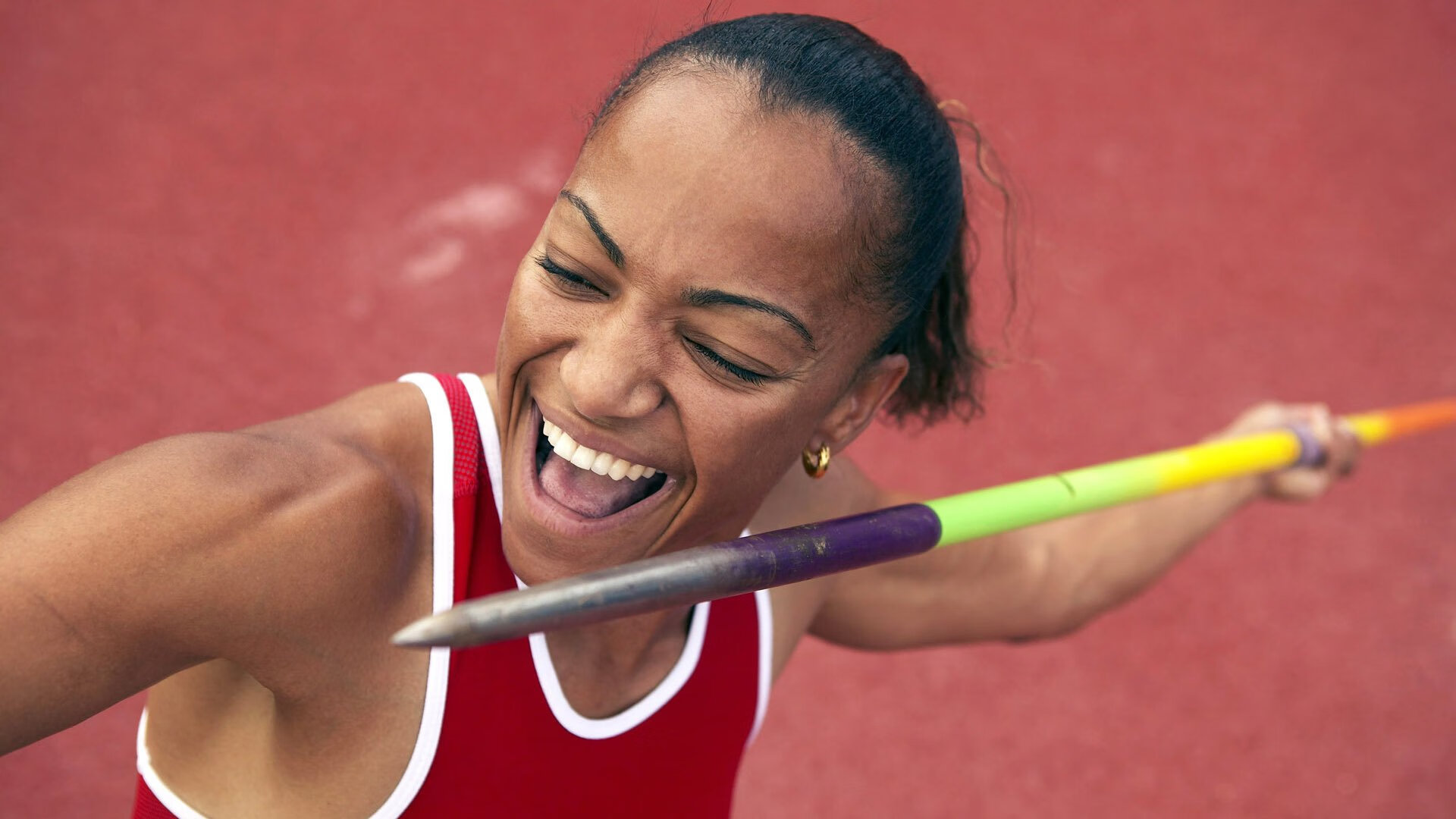 两个世界，同一奇迹，当F1引擎轰鸣撞破篮球终场哨音