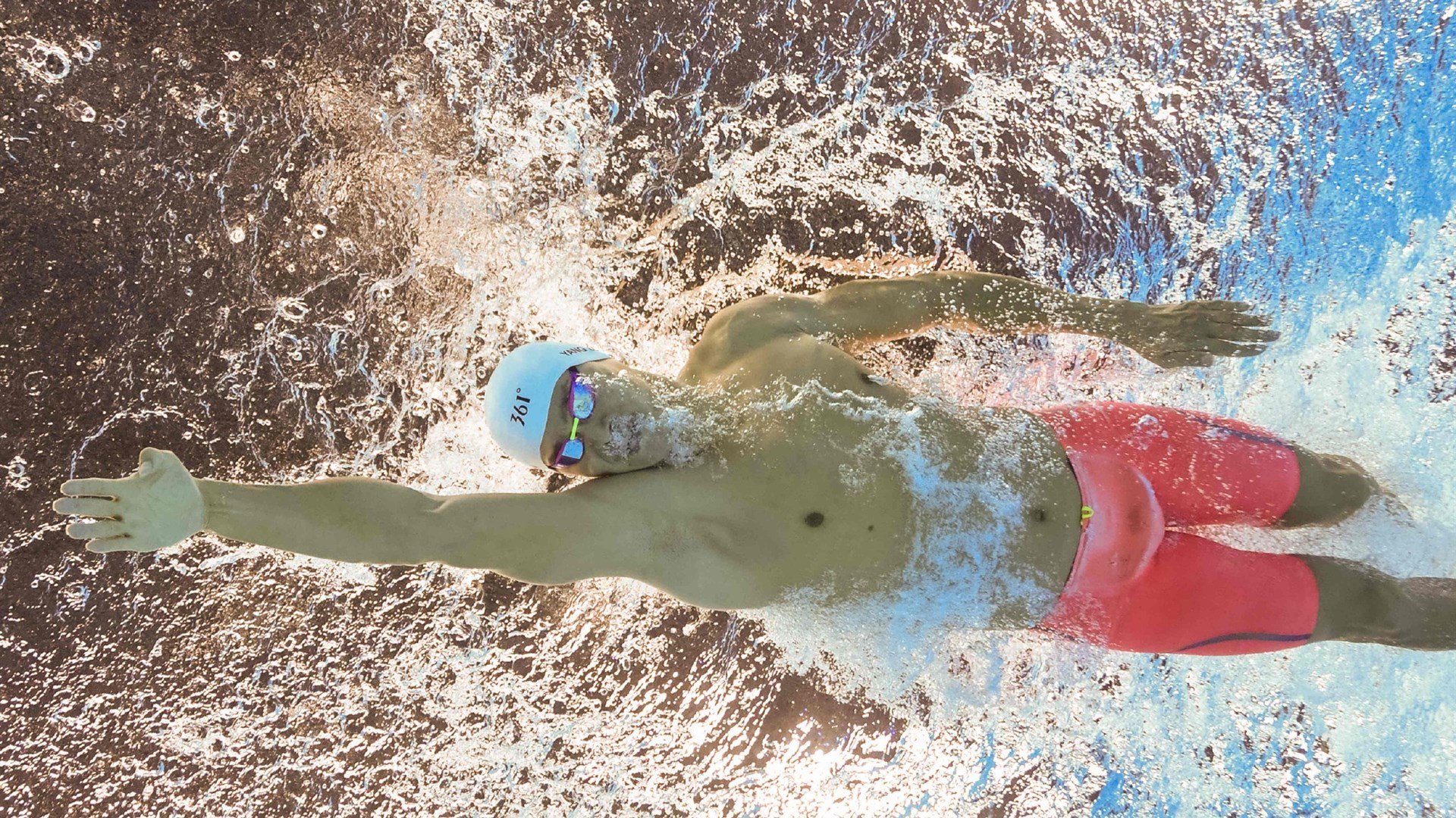 黑星铁闸碾碎高卢鸡！拉亚一夫当关，让姆巴佩沦为绝望背景板